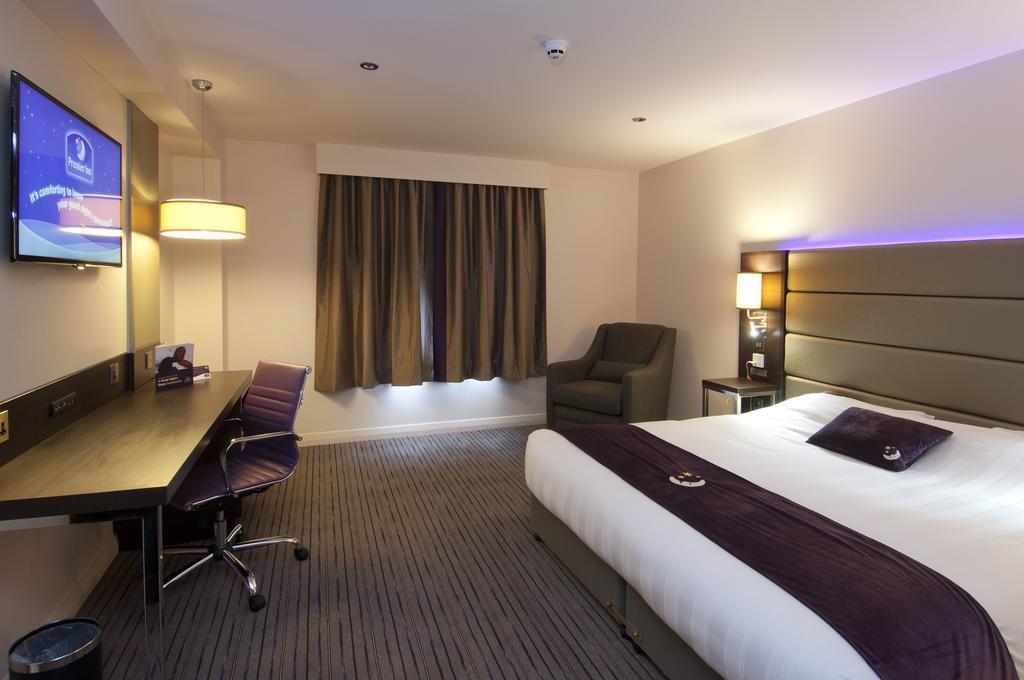 Premier Inn Peterborough - Ferry Meadows Bagian luar foto