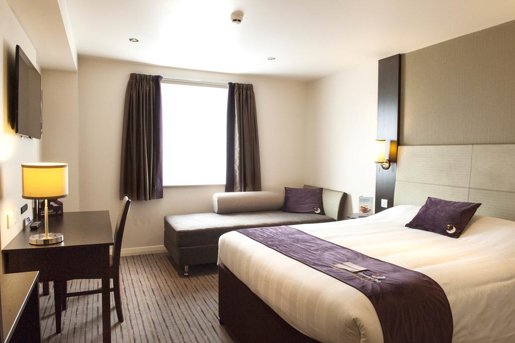 Premier Inn Peterborough - Ferry Meadows Bagian luar foto