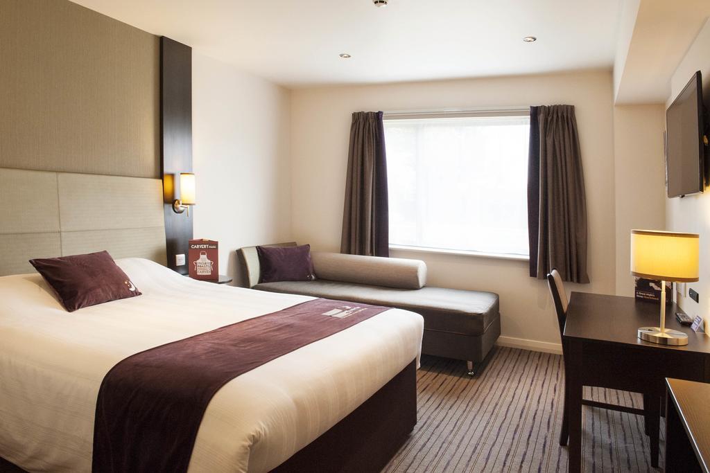 Premier Inn Peterborough - Ferry Meadows Bagian luar foto