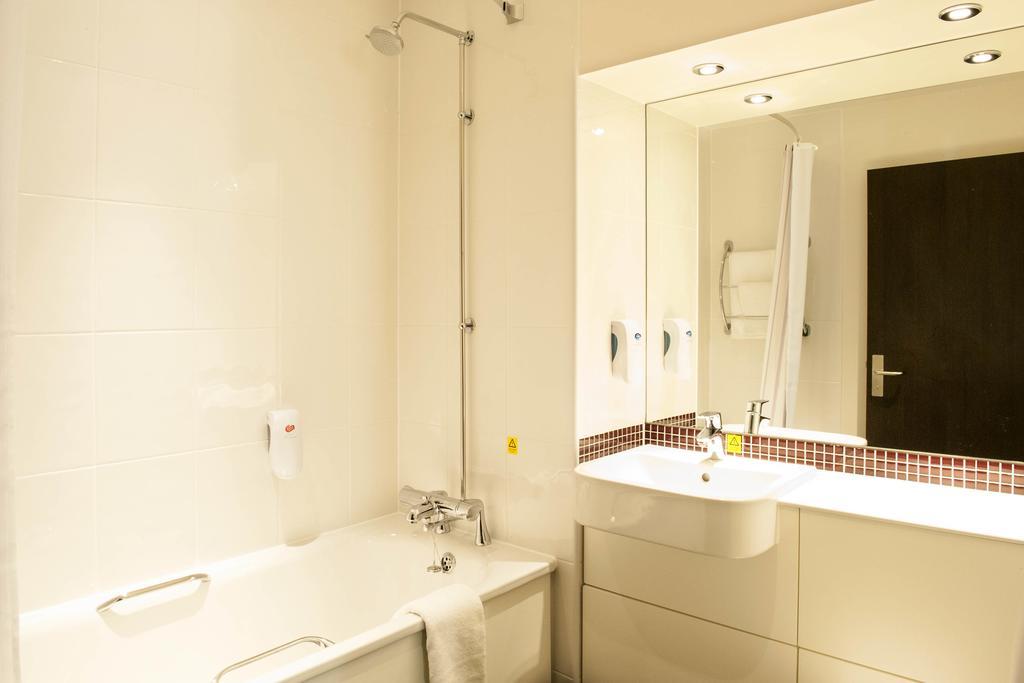 Premier Inn Peterborough - Ferry Meadows Bagian luar foto