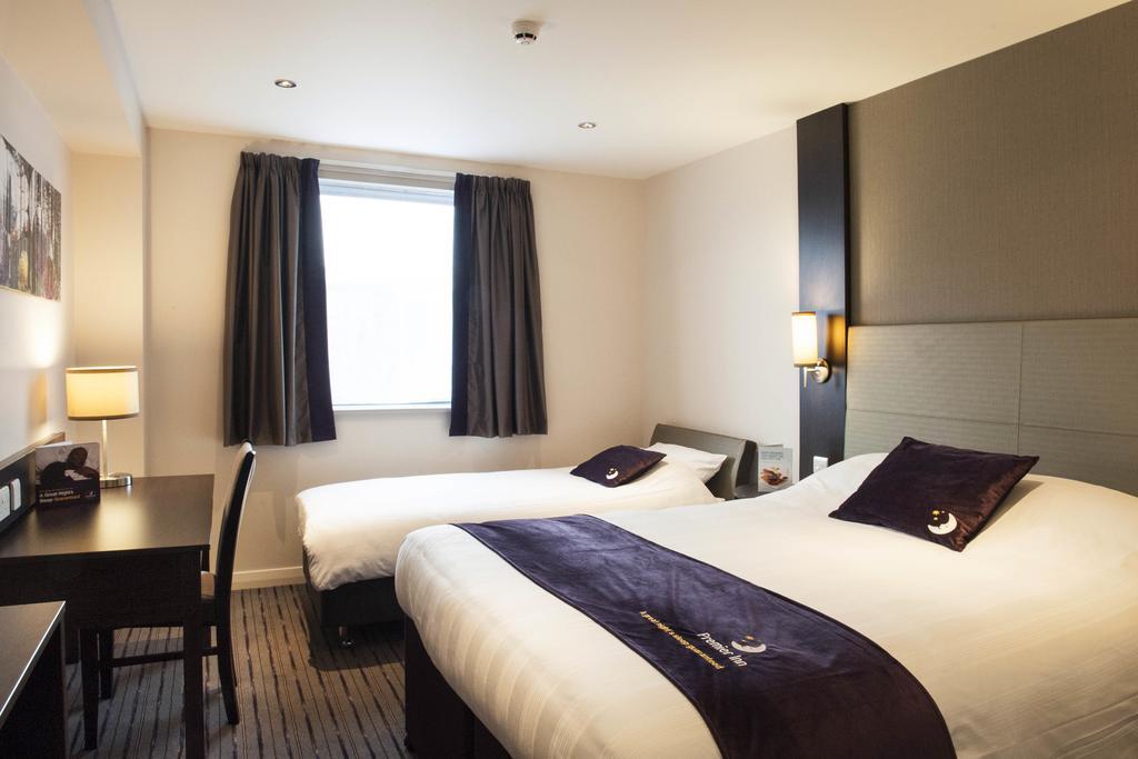 Premier Inn Peterborough - Ferry Meadows Bagian luar foto