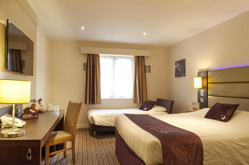 Premier Inn Peterborough - Ferry Meadows Bagian luar foto
