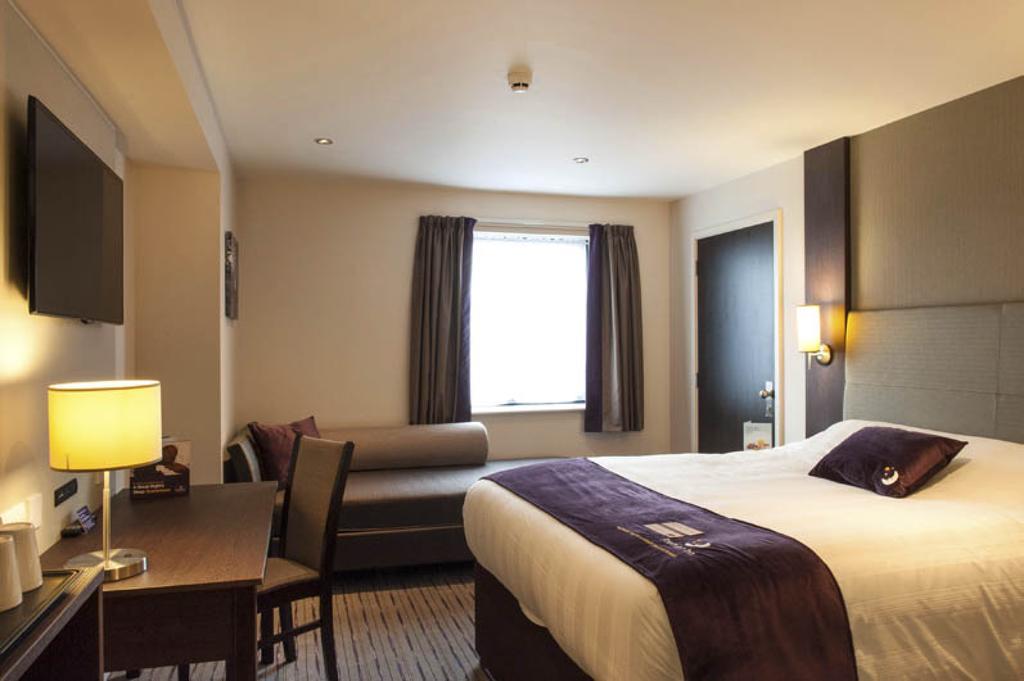 Premier Inn Peterborough - Ferry Meadows Bagian luar foto