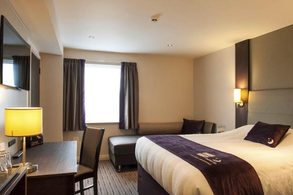 Premier Inn Peterborough - Ferry Meadows Bagian luar foto