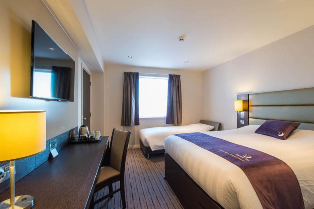 Premier Inn Peterborough - Ferry Meadows Bagian luar foto