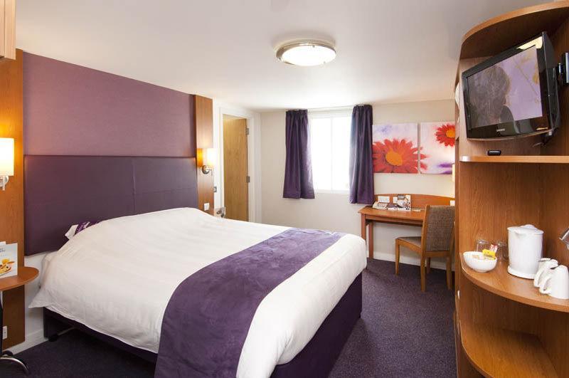 Premier Inn Peterborough - Ferry Meadows Bagian luar foto