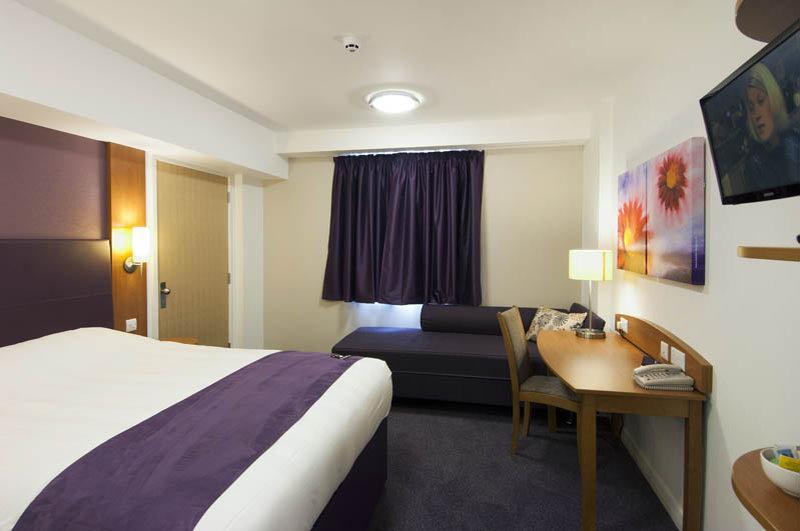 Premier Inn Peterborough - Ferry Meadows Bagian luar foto
