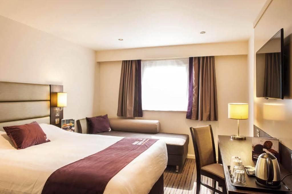 Premier Inn Peterborough - Ferry Meadows Bagian luar foto