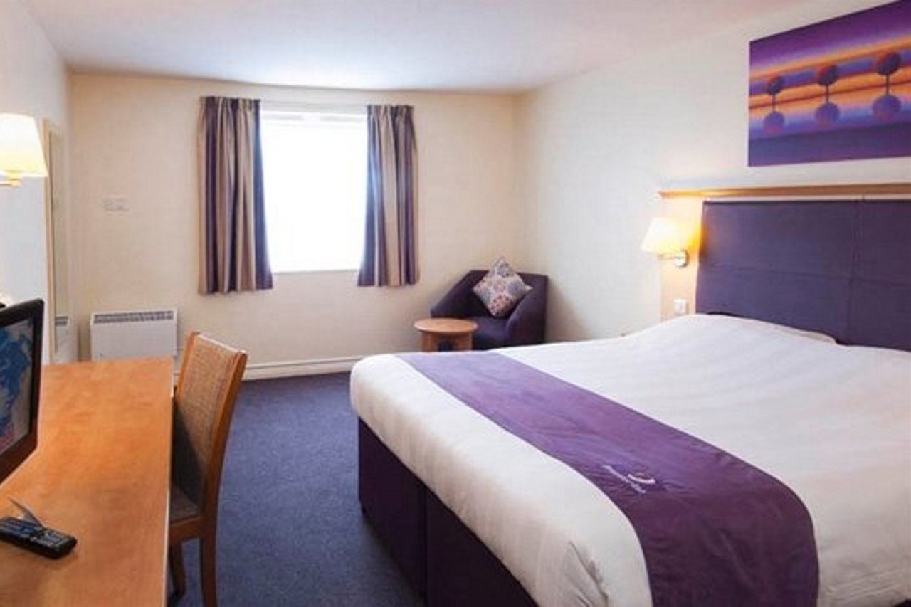 Premier Inn Peterborough - Ferry Meadows Bagian luar foto
